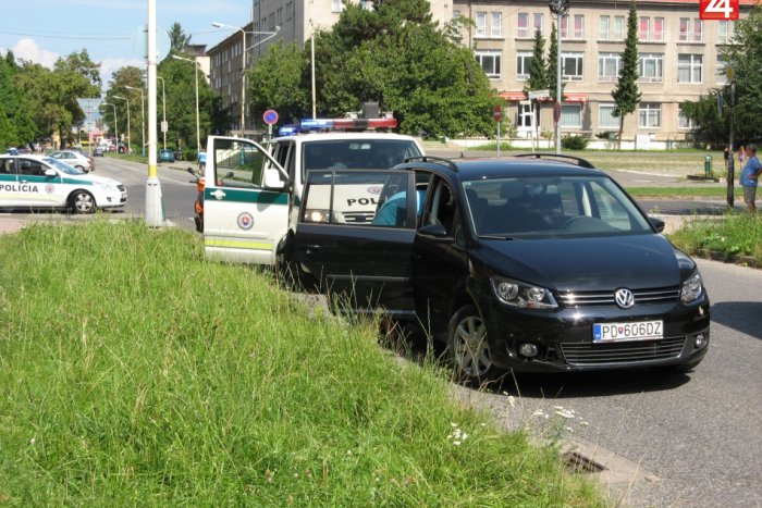 Ilustračný obrázok k článku Žilinčan (39) narazil do auta a čelí base: Šoféroval bez vodičáku a ešte aj ušiel